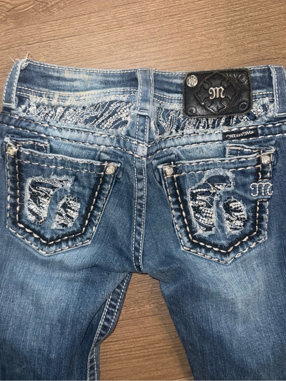 Miss Me Jeans Low Rise Bootcut Size 25 Embellished Pockets je5351b6r Rhinestones